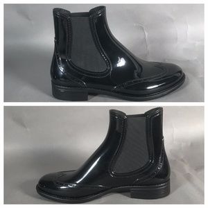 wingtip rain boots